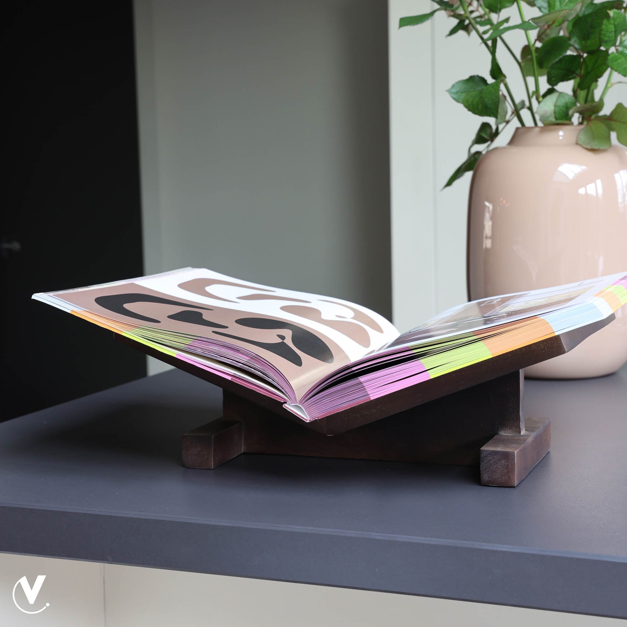 Accessoires | Deco Wiggins Buchstütze aus Walnussholz