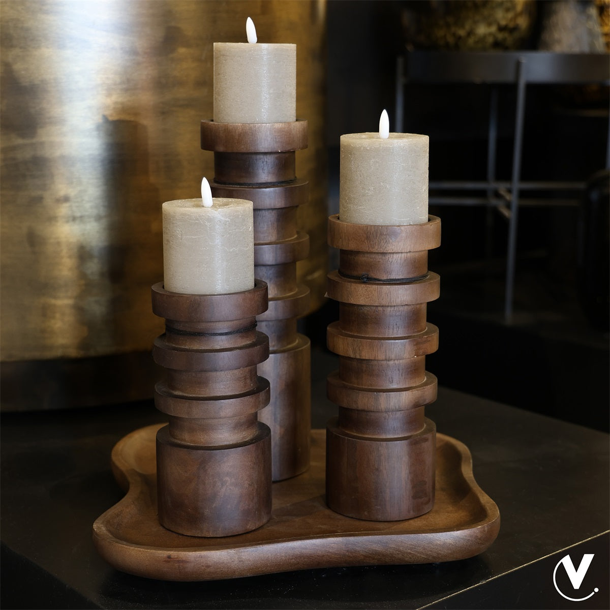 Walnoten houten tray in een organische vorm bruin