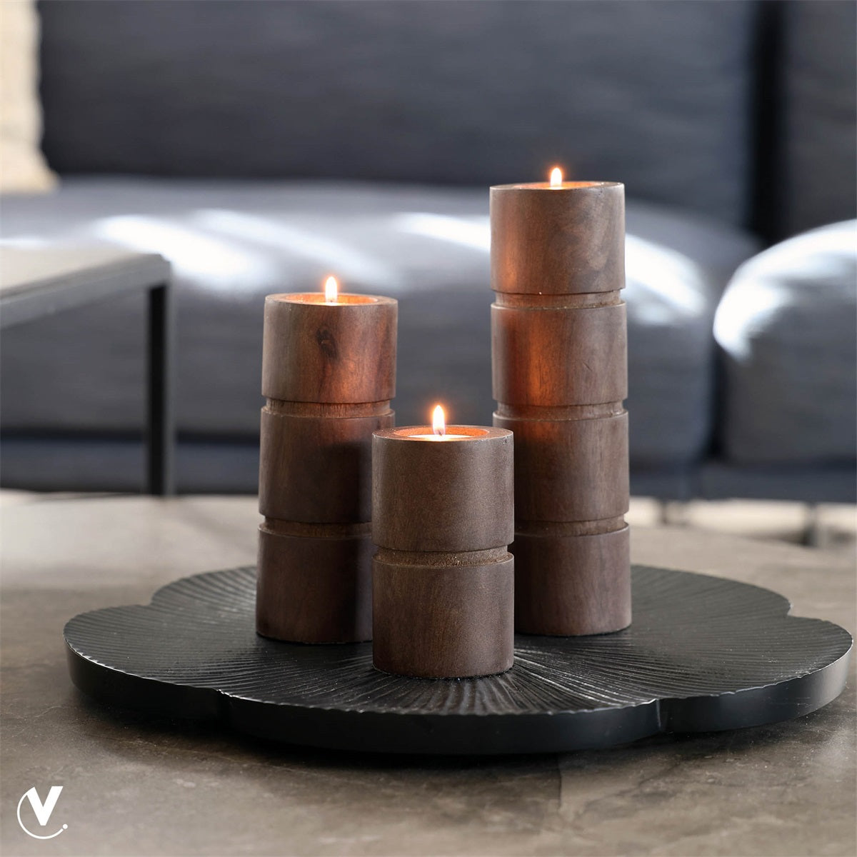 Set walnoot houten kandelaars in 3 maten op een bijpassende tray