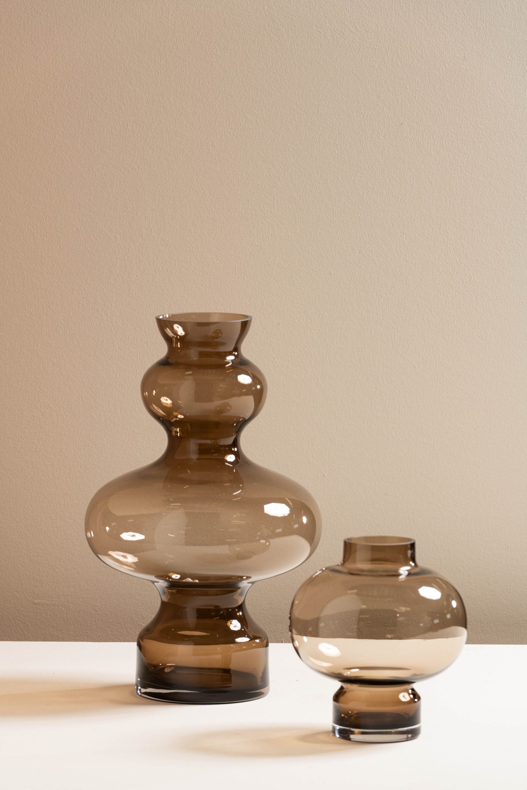 Vase | Round vase on stand