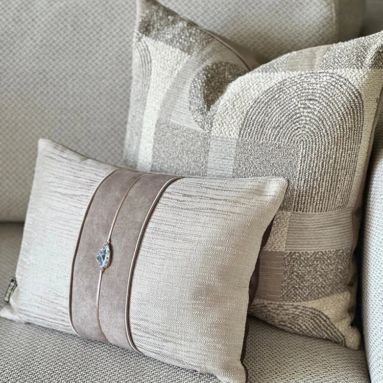 Decorative cushions | ‘Brons’ Osaka