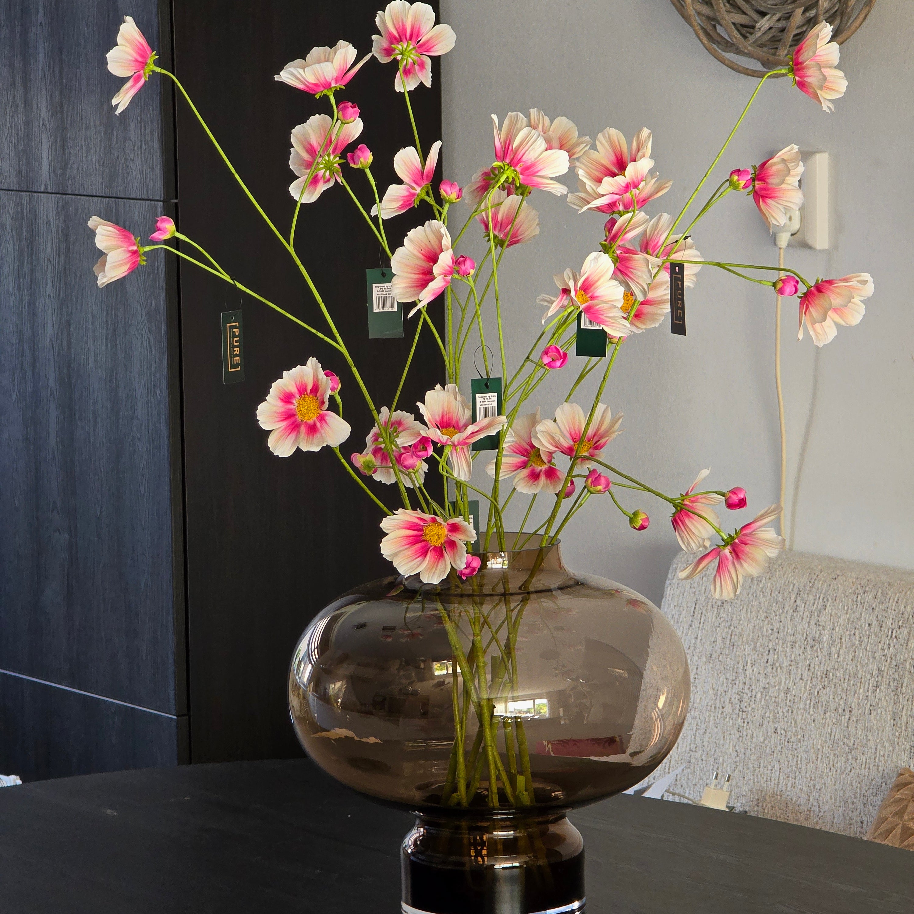 Vase | Round vase on stand